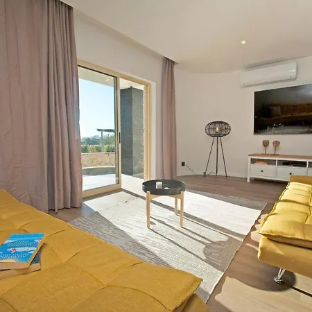 Villa Hollywood - Sitio Calmo Com Piscina Aquecivel E Bbq -
